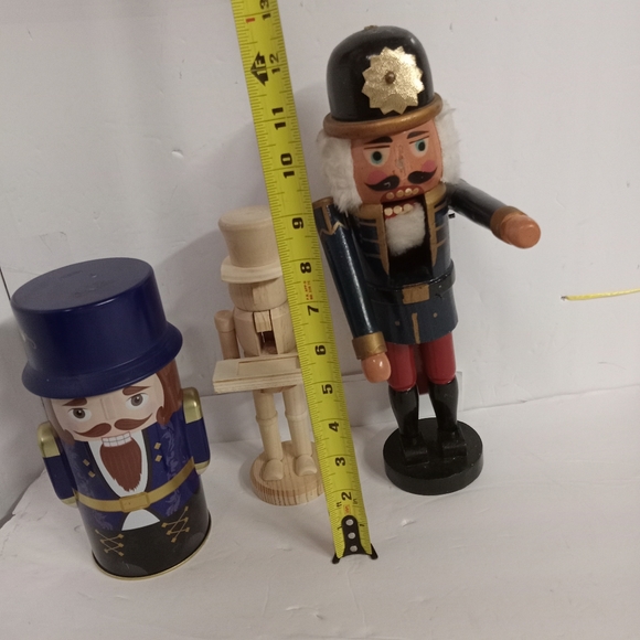 Nut Crackers Lot 2 Wooden & a Tin Canister Vintage & Modern - Picture 4 of 12